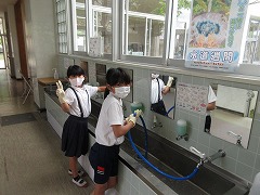 手洗い場の掃除
